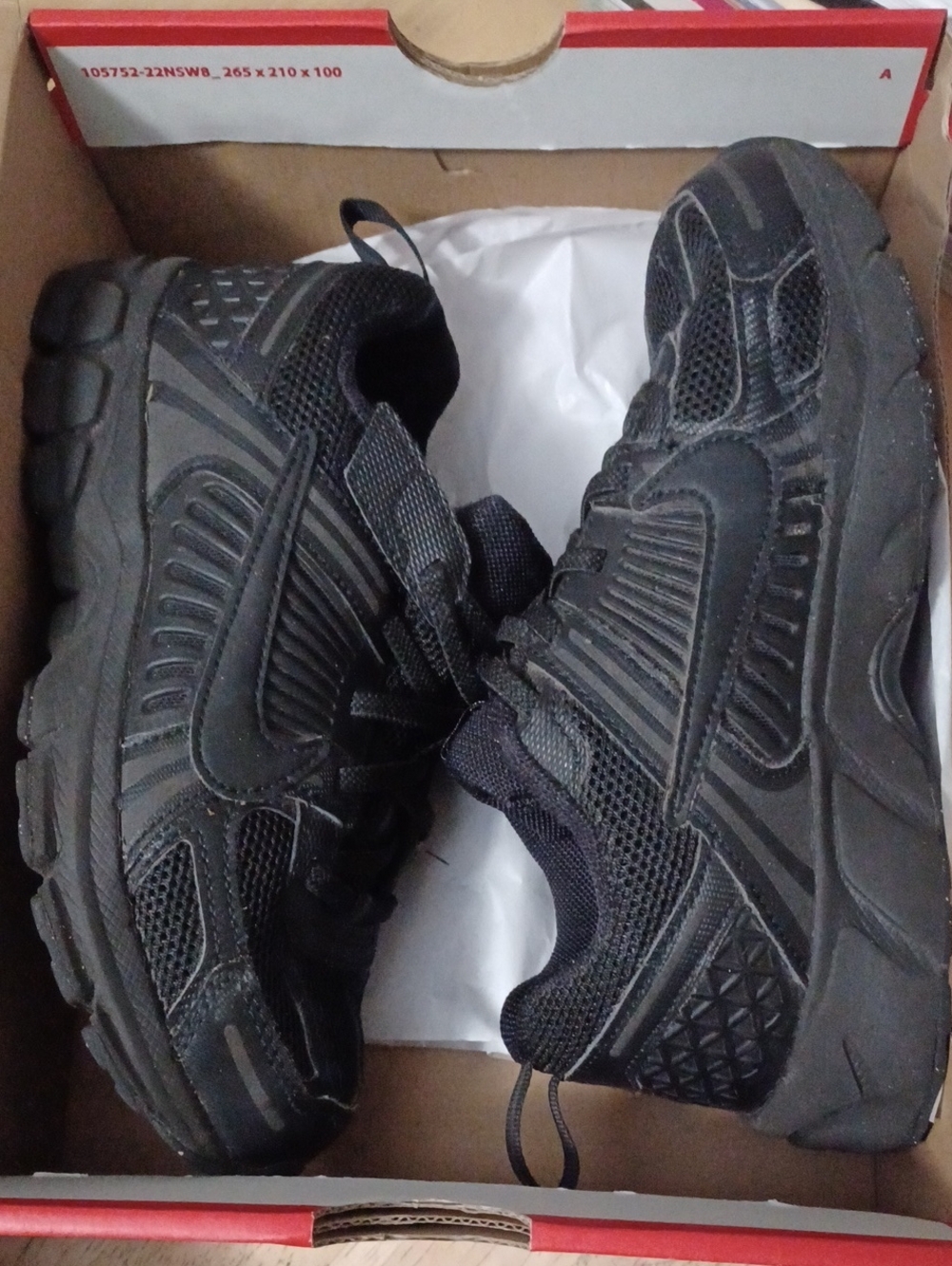 Nike Vomero 5 Preschool Black Athletic Sneakers For Kids Size 2.5Y